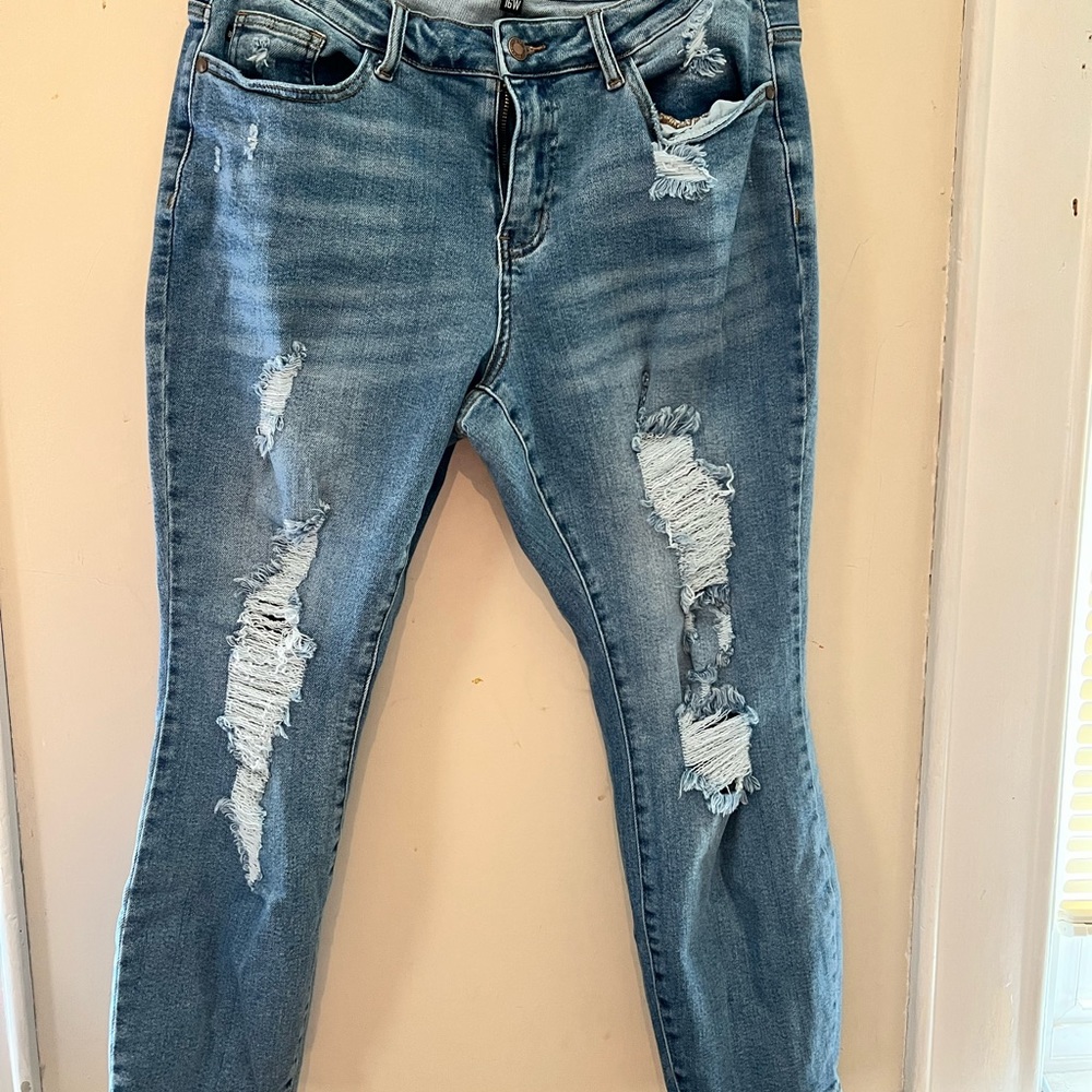 Judy Blue High Rise, relaxed fit Distressed Blue Jeans
